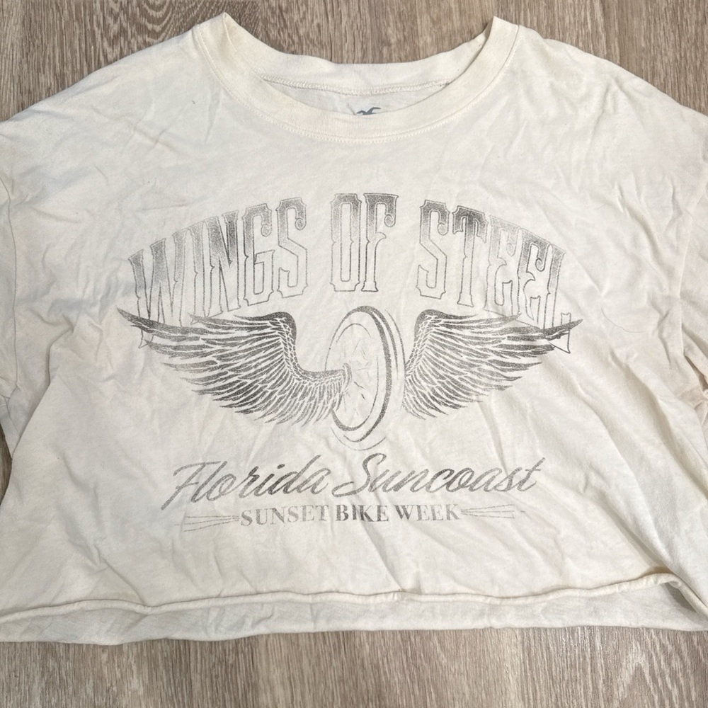 Hollister Cream Graphic Crop Top